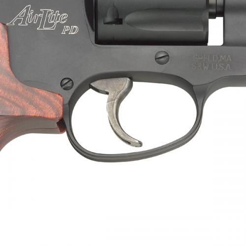 Revolver Smith & Wesson modelo 351PD, calibre .22Magnum, capacidad 7Rd.