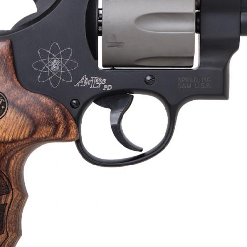 Revolver Smith & Wesson modelo 329PD, calibre .44 Magnum, capacidad 6Rd.