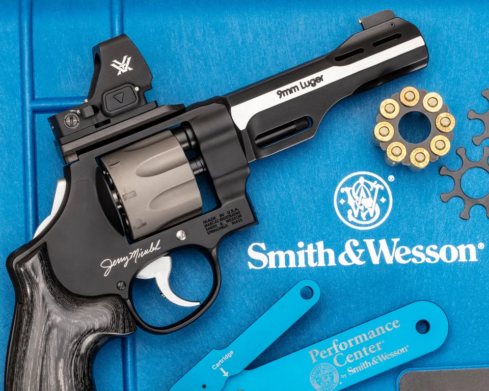 Revolver Smith & Wesson, modelo 327 Performance Center (Jerry Miculek), calibre 9MM, capacidad 8rd