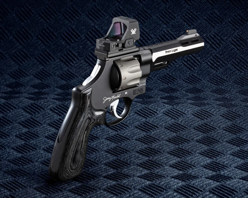 Revolver Smith & Wesson, modelo 327 Performance Center (Jerry Miculek), calibre 9MM, capacidad 8rd