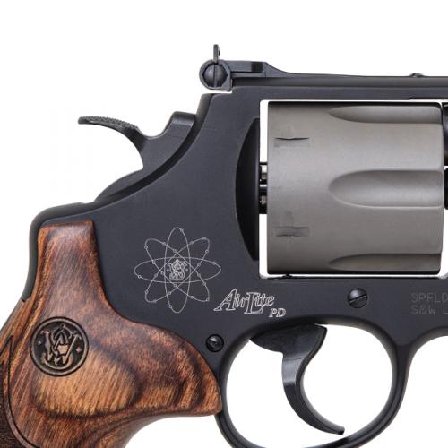 Revolver Smith & Wesson modelo 329PD, calibre .44 Magnum, capacidad 6Rd.