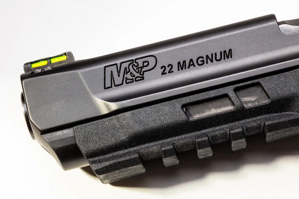 Pistola Smith & Wesson, modelo M&P 22 Magnum, calibre .22 Magnum, capacidad 30Rd.